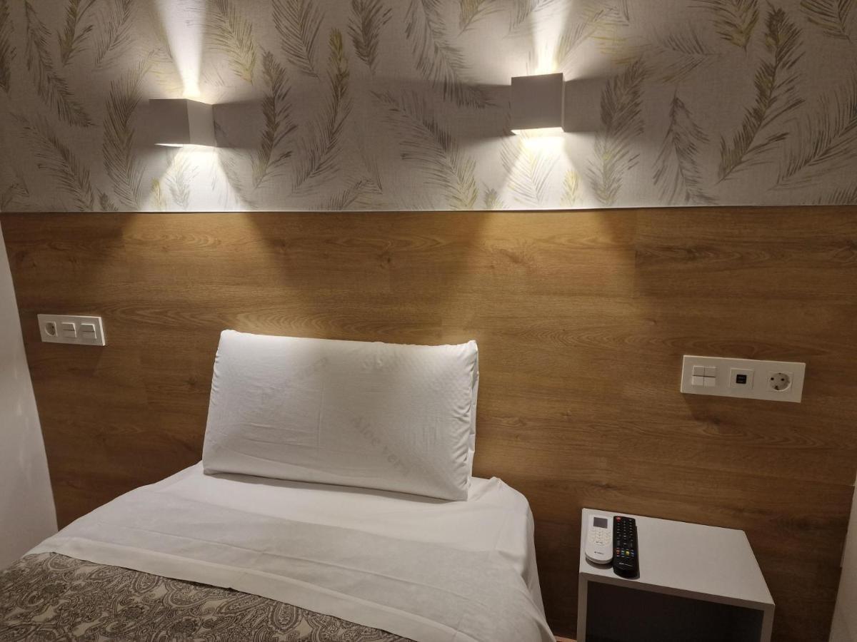Hostal Esparteros Madrid Kültér fotó